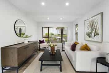 2/867 Beach Road, Torbay