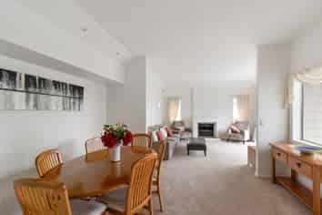 2/1 Te Akau Crescent, Bucklands Beach