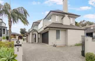 2/1 Te Akau Crescent, Bucklands Beach
