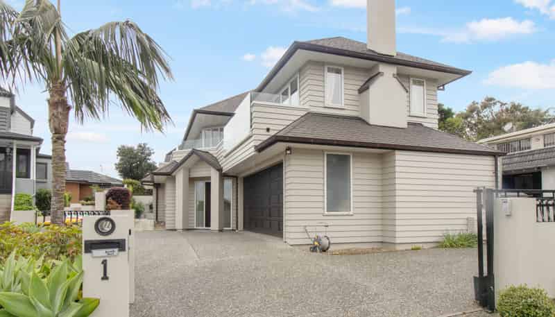 2/1 Te Akau Crescent, Bucklands Beach