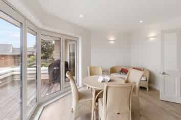2/1 Te Akau Crescent, Bucklands Beach