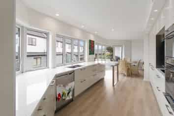 2/1 Te Akau Crescent, Bucklands Beach