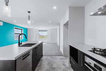 42 Maunganamu Drive, Wharewaka