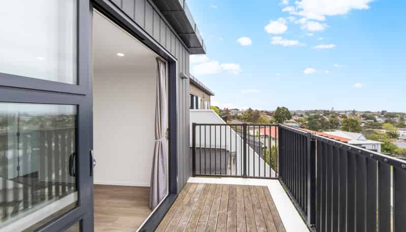 302/553C Glenfield Road, Glenfield