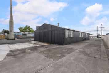 REFURBISHED WITH LIVE/WORK POTENTIAL