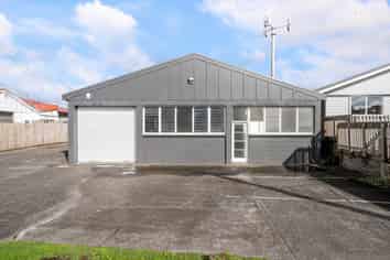 REFURBISHED WITH LIVE/WORK POTENTIAL