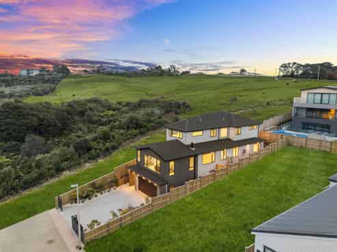 12 Makumaku Place, Long Bay