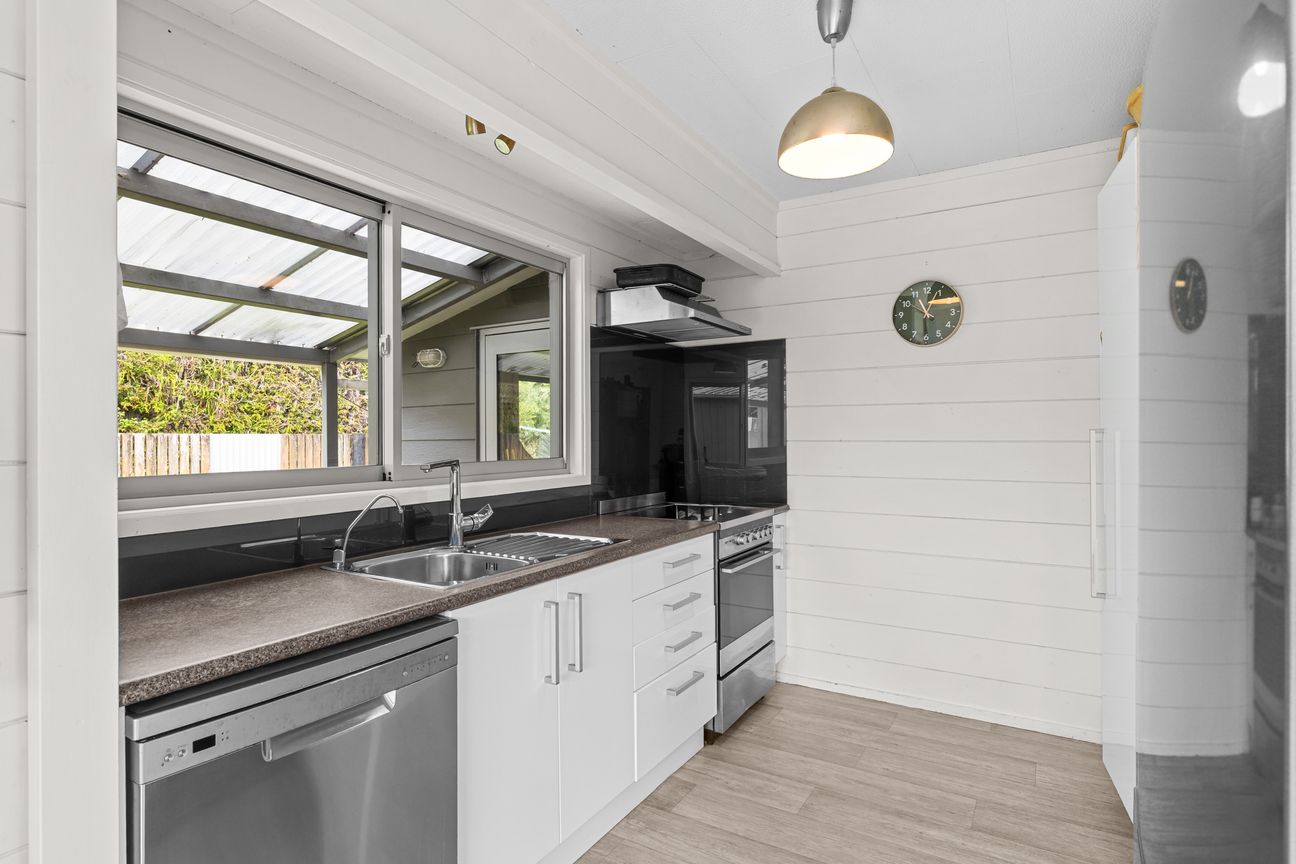 "Buy Smart - Buy Potential - Buy Mangawhai" – pohled 2