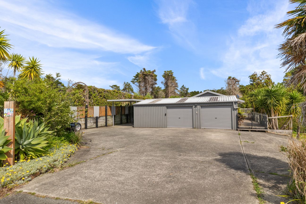 "Buy Smart - Buy Potential - Buy Mangawhai" – pohled 5