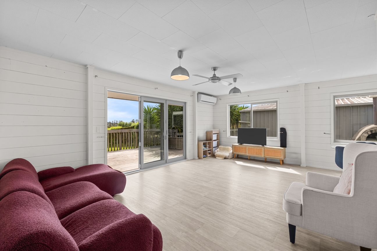 "Buy Smart - Buy Potential - Buy Mangawhai" – pohled 6