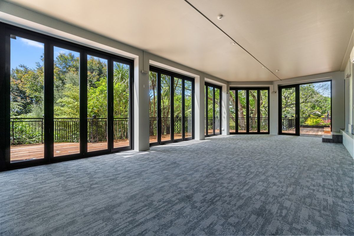 Prime Restaurant Opportunity with River Views - Vista 4