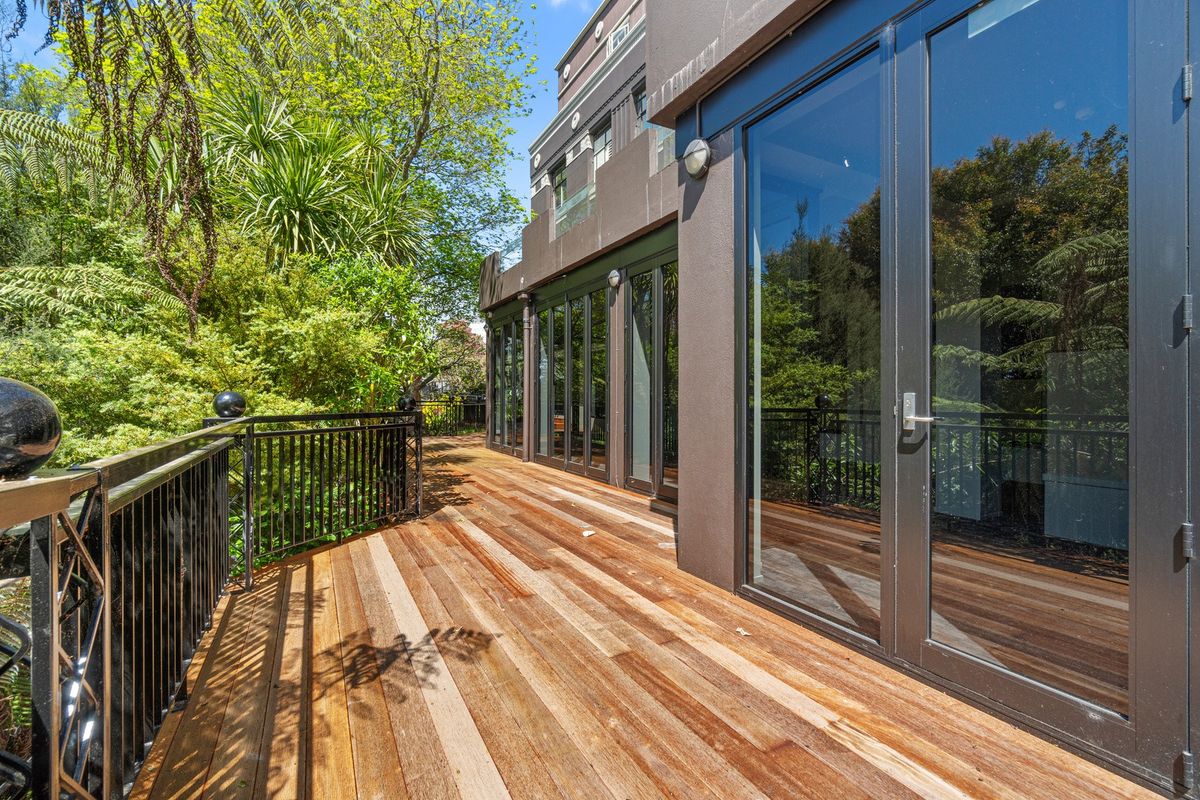 Prime Restaurant Opportunity with River Views - Vista 5