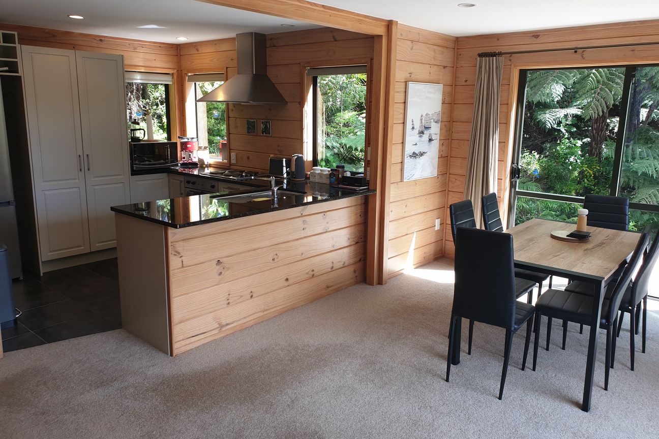 Tranquil Oasis. Three Double Bedrooms. - Bild 4