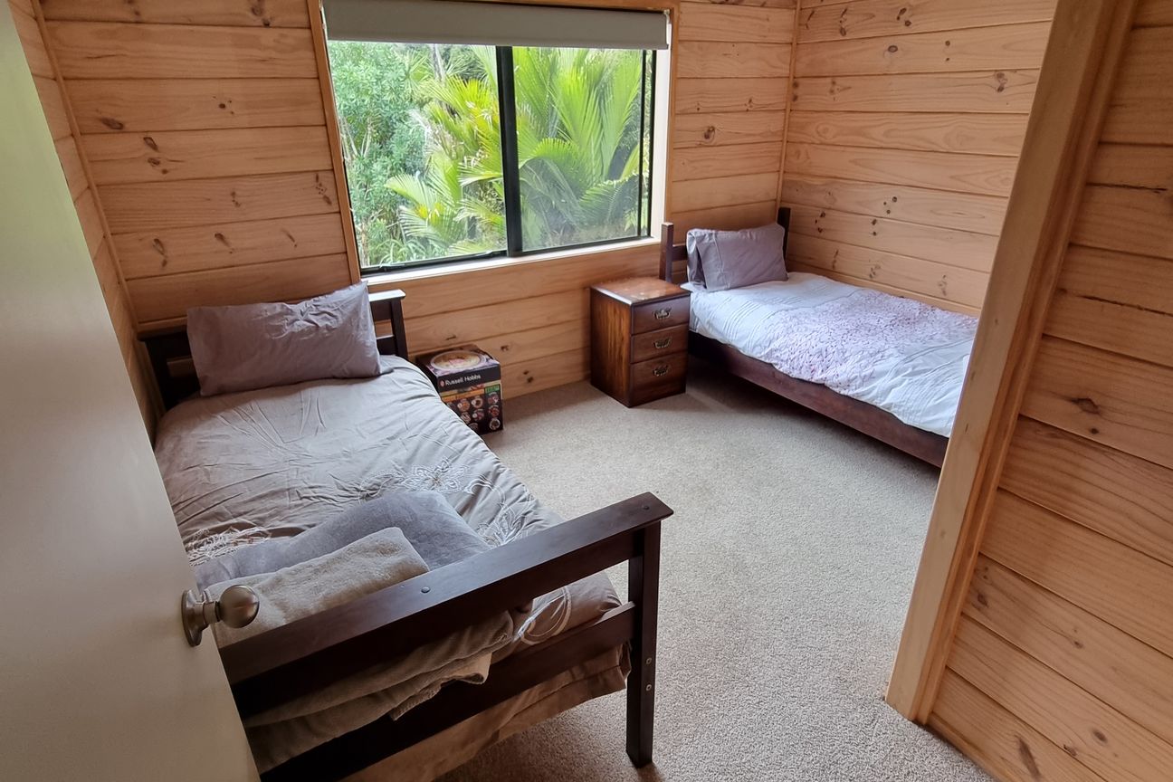 Tranquil Oasis. Three Double Bedrooms. - Fler