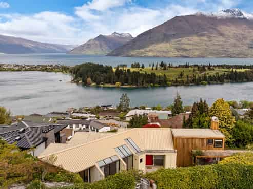 9 Wakatipu Heights, Queenstown Central