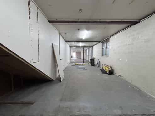 Versatile Central Showroom and retail space