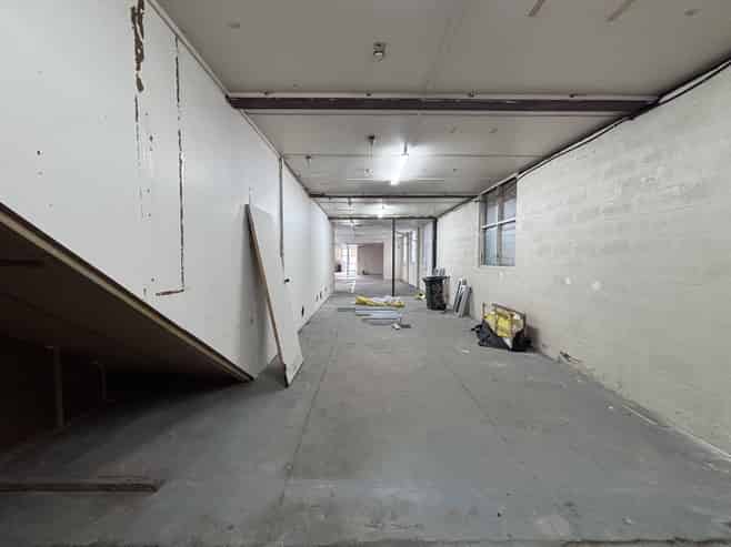 Versatile Central Showroom and retail space