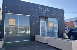 Versatile Central Showroom and retail space