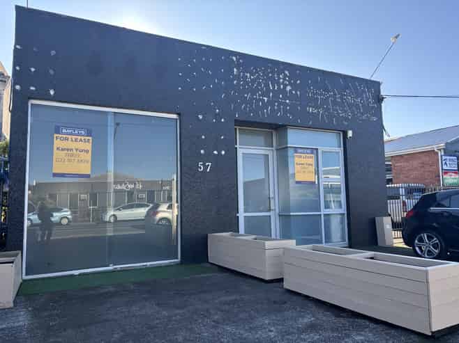 Versatile Central Showroom and retail space