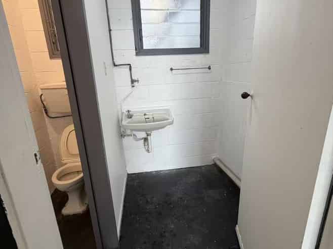 Versatile Central Showroom and retail space