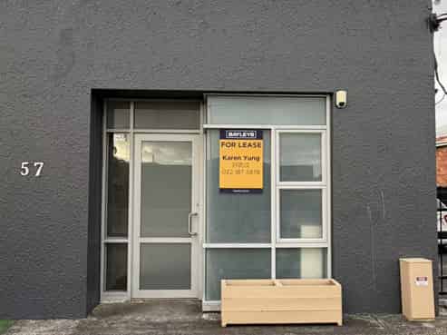 Versatile Central Showroom and retail space