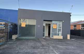 Versatile Central Showroom and retail space