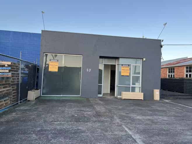 Versatile Central Showroom and retail space