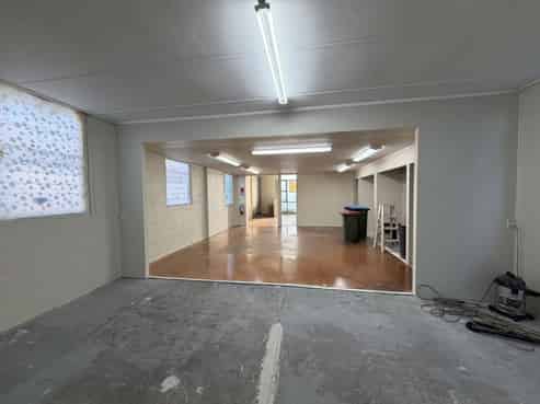 Versatile Central Showroom and retail space