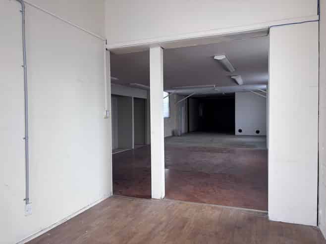 Versatile Central Showroom and retail space