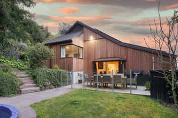 2 Cannon Hill Crescent, Mount Pleasant