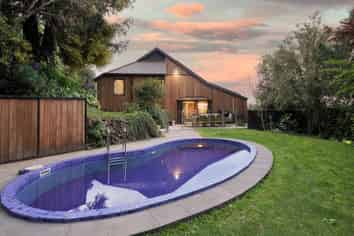 2 Cannon Hill Crescent, Mount Pleasant