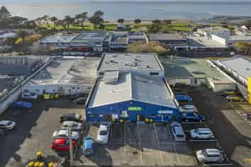 Browns Bay 377sqm office for lease