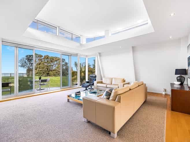 127 Beach Road, Castor Bay