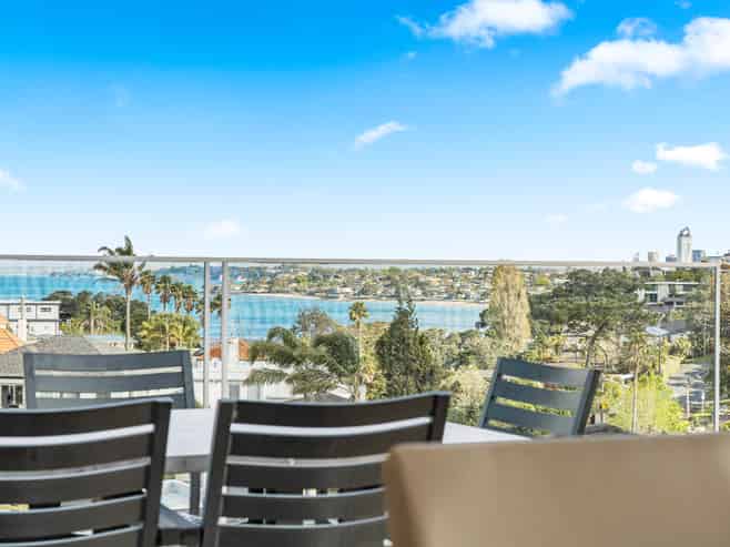 127 Beach Road, Castor Bay