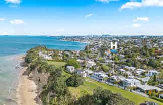 127 Beach Road, Castor Bay