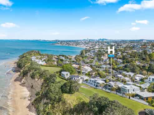 127 Beach Road, Castor Bay