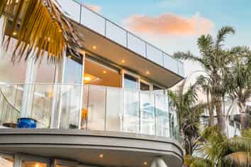 127 Beach Road, Castor Bay