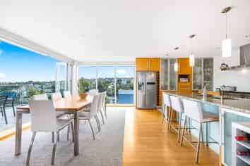 127 Beach Road, Castor Bay