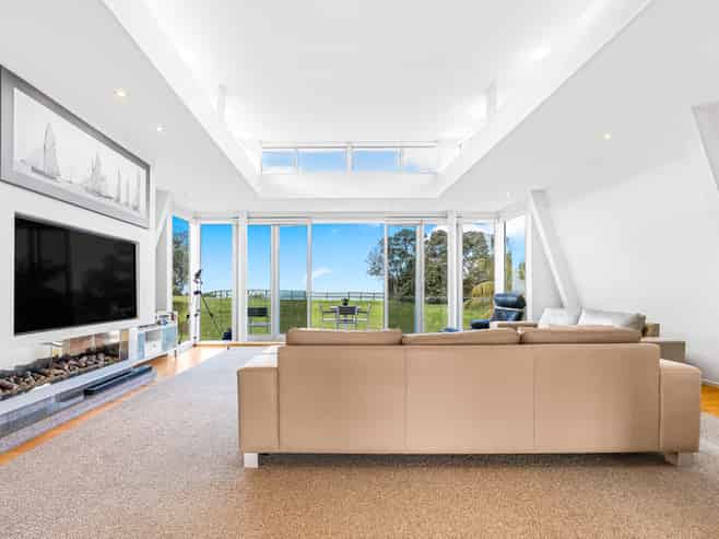 127 Beach Road, Castor Bay