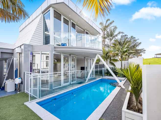 127 Beach Road, Castor Bay