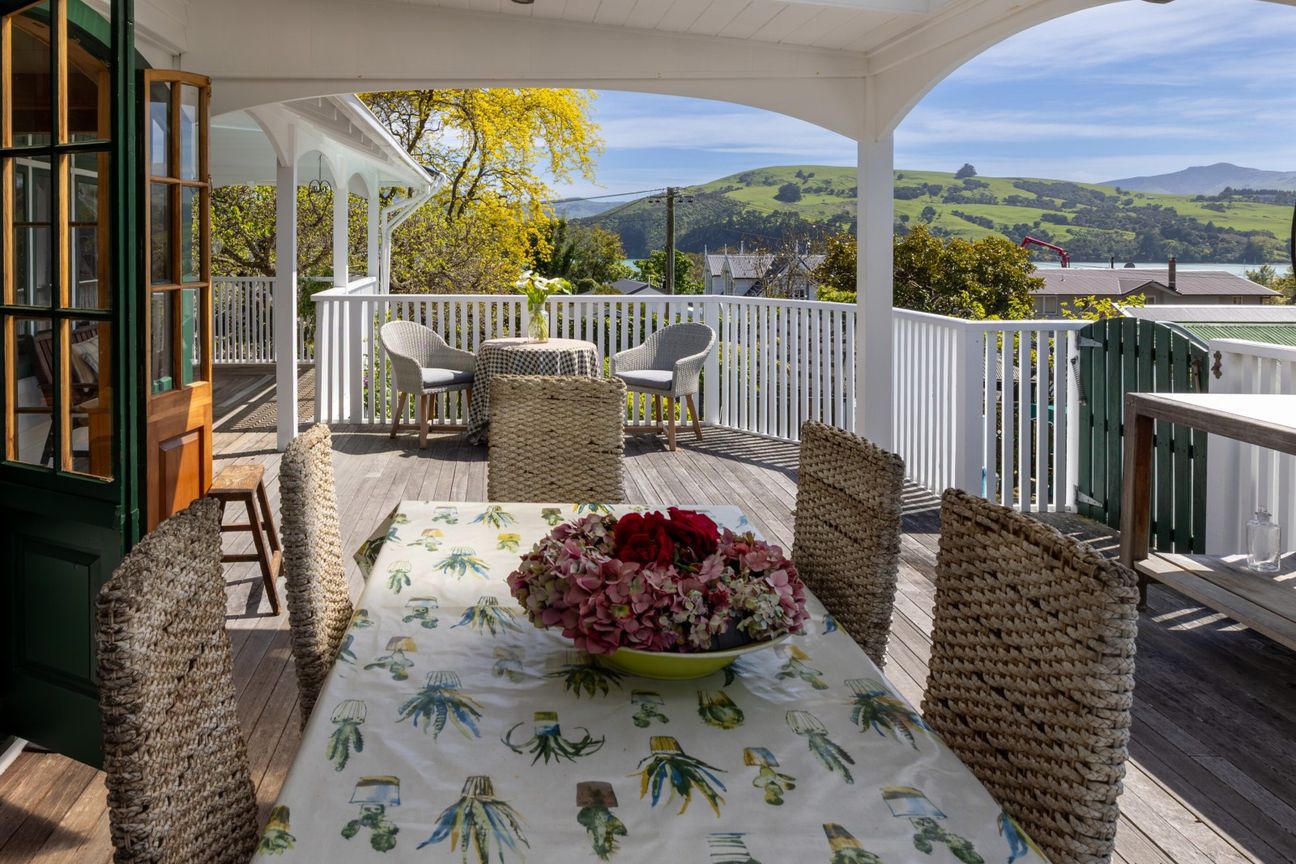 Timeless elegance in a coveted Akaroa setting – pohled 2