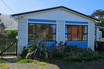 44 & 46 Domett Esplanade, Cobden