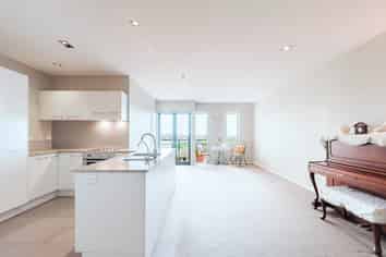 B305/525 East Coast Road, Pinehill