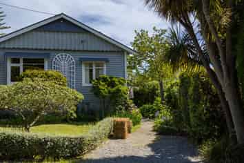 8 Percy Street, Akaroa