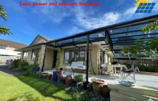 8 Earnslaw Crescent, Clover Park