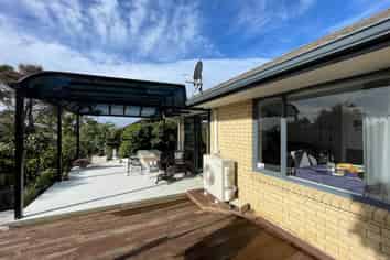 8 Earnslaw Crescent, Clover Park