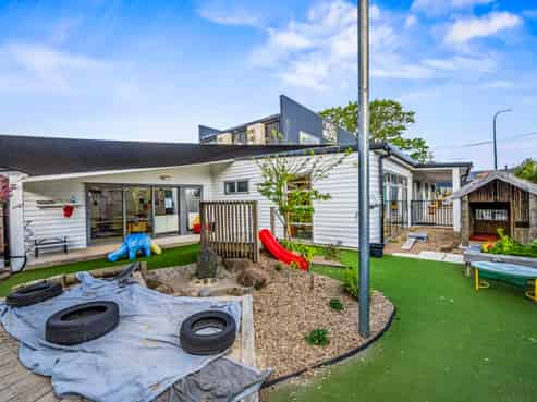 Long-term passive investment with two titles 