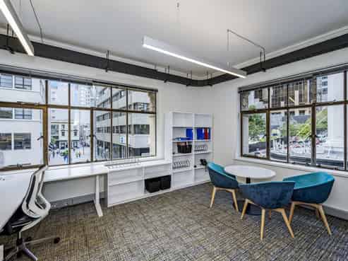 Prime CBD Corner Office