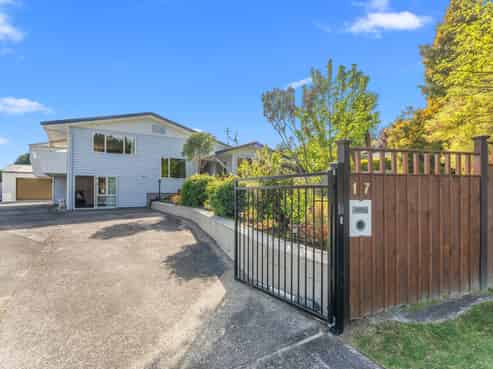 17 Awatea Terrace, Lynmore