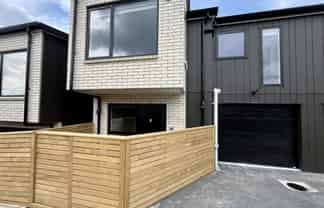 98C Royal Road, Massey